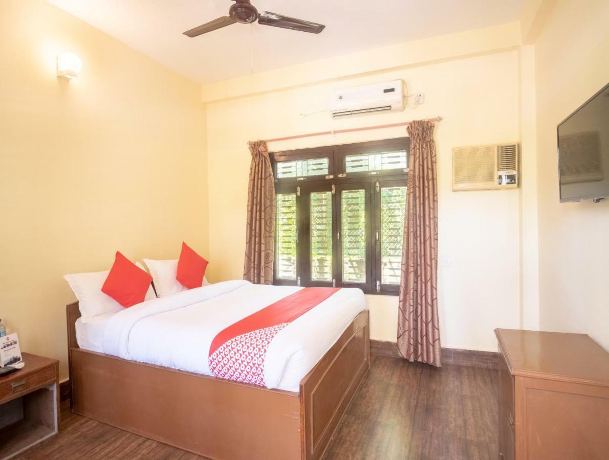 Chitwan Riverside Resort Sauraha Exterior foto